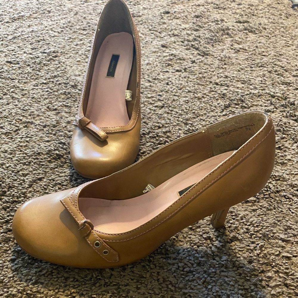 Xhilaration Tan Heels